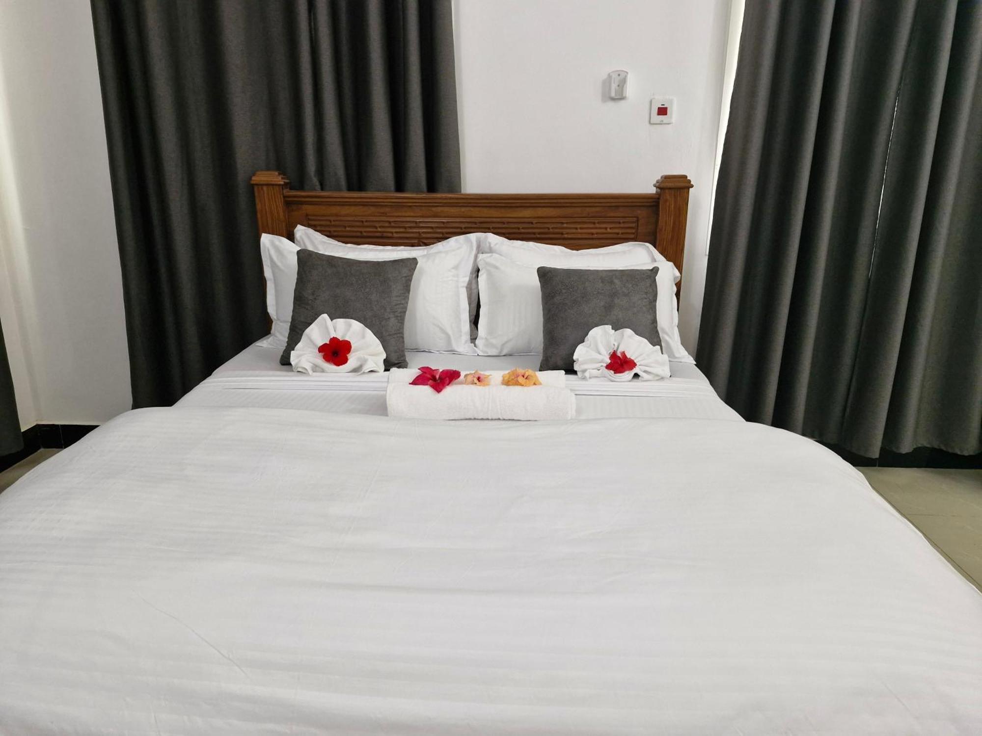 64 Zenj House Luxury Airport B&B Mbweni エクステリア 写真