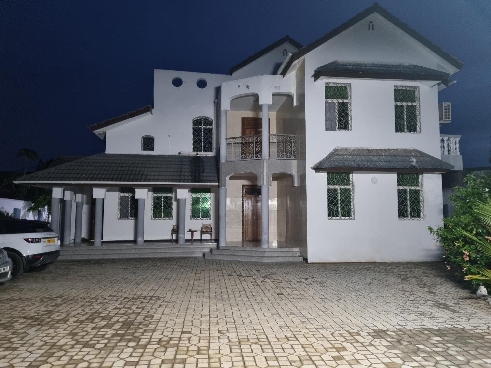 64 Zenj House Luxury Airport B&B Mbweni エクステリア 写真