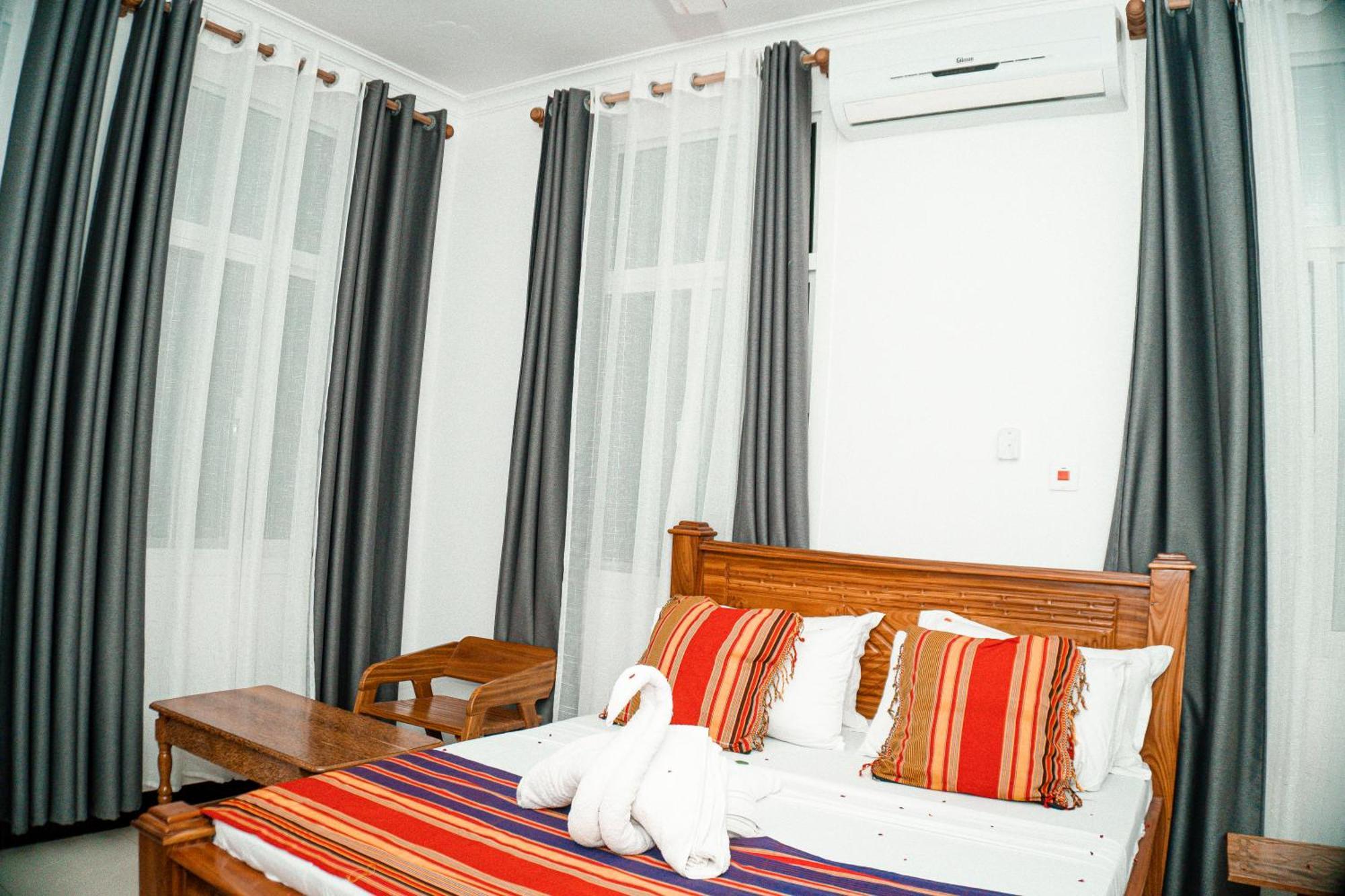64 Zenj House Luxury Airport B&B Mbweni エクステリア 写真
