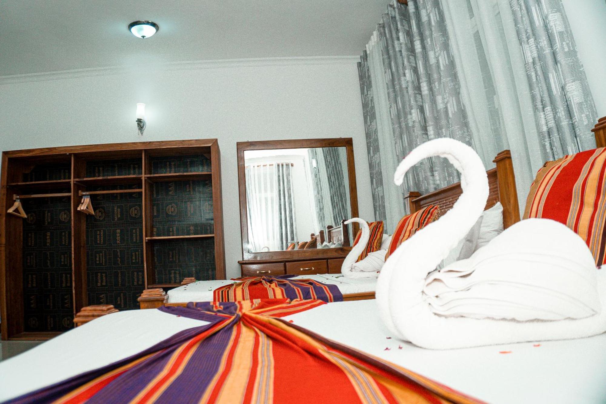 64 Zenj House Luxury Airport B&B Mbweni エクステリア 写真