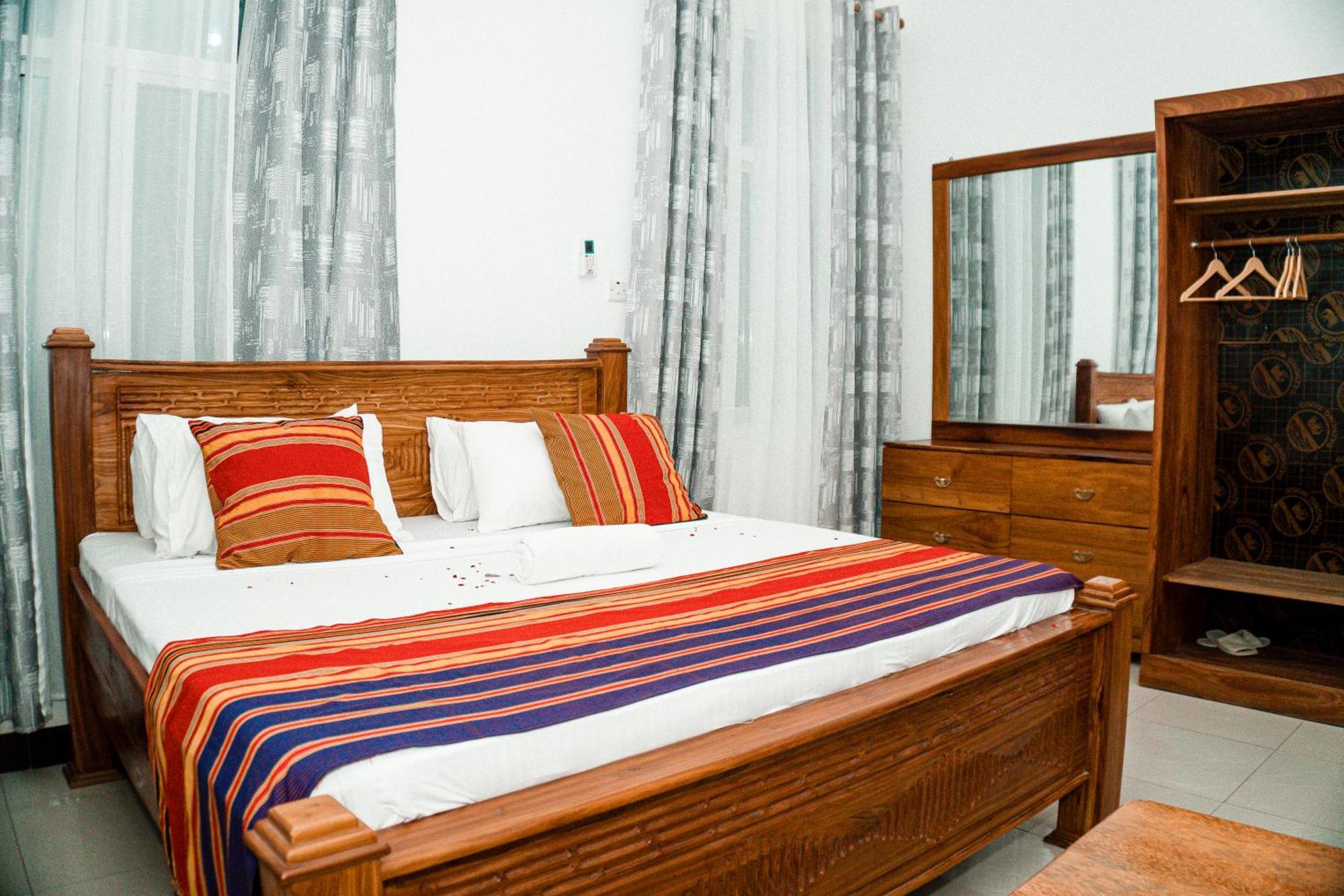 64 Zenj House Luxury Airport B&B Mbweni エクステリア 写真